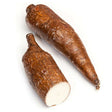 Cassava Maniok Wurzel mit brauner Schale und hellem Fruchtfleisch