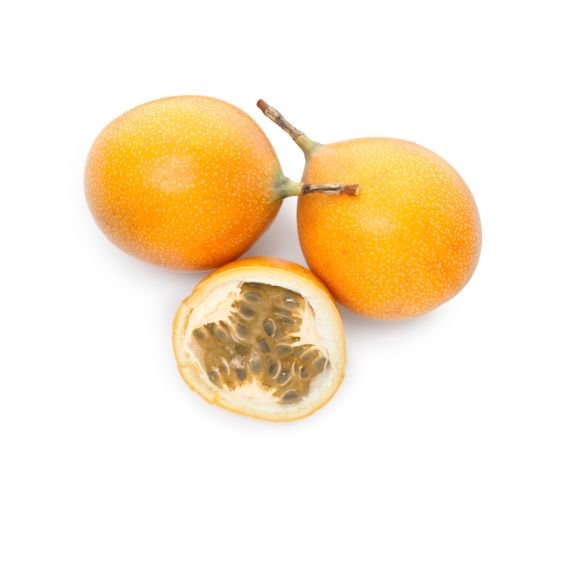 Aufgeschnittene Granadilla mit geleeartigem Fruchtfleisch und essbaren Kernen