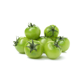 Grüne Strauchtomaten mit frischer grüner Farbe am Strauch