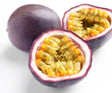 Frische Passionsfrucht mit violetter Schale und aromatischem Fruchtfleisch